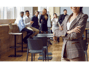 pessoas em uma sala de reunião