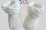 Chaussons blancs modele layette bb tricot bebe fait main