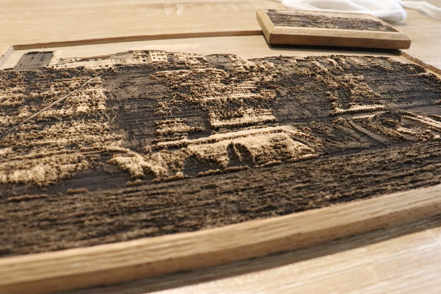 Détail d'une gravure 3D sur bois