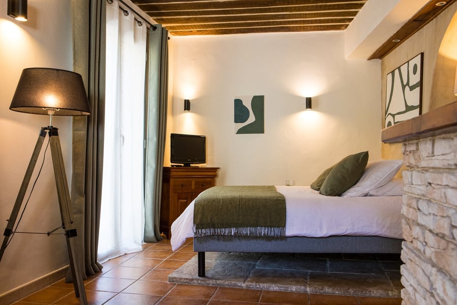 Suite spacieuse à la décoration provençale