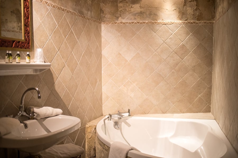 Suite supérieure : lit double et ambiance chaleureuse