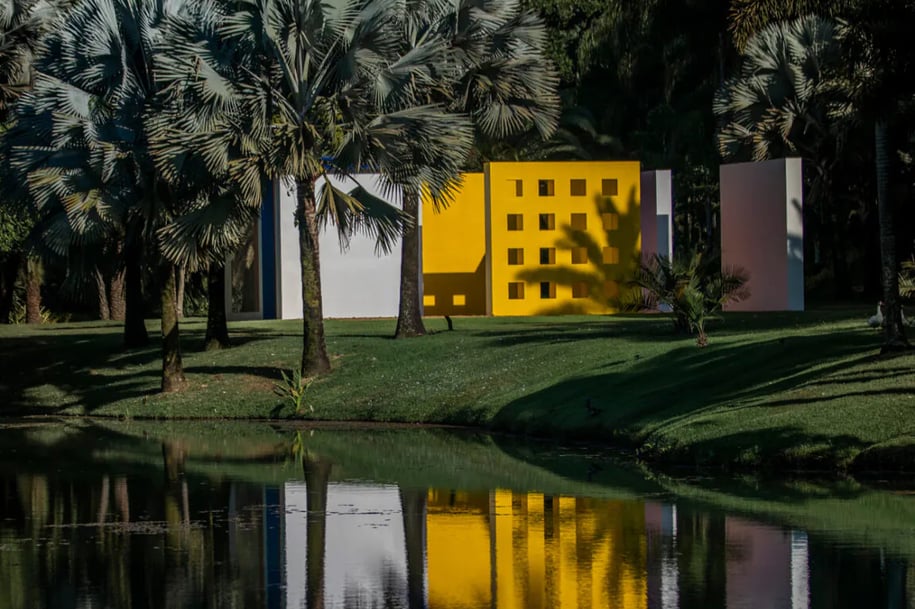 Jardim botânico de Inhotim: Uma vista panorâmica de espécies raras e uma escultura única em meio à n