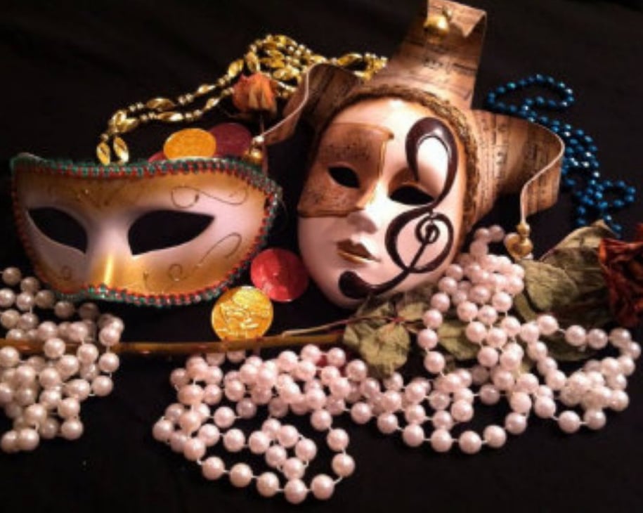 Hiptwist on Bourbon Street graphic of Mardi Gras masks and beads