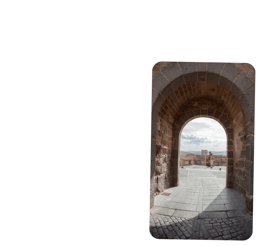 Arco de la muralla de Ávila: Neumáticos Sangar