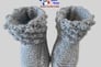 Chaussons gris modele layette bb tricot bebe fait main bleublancneige