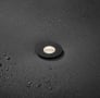 Foco empotrable MINI MINUS ultracompacto en techo oscuro, iluminación discreta