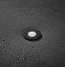 Foco empotrable MINI MINUS ultracompacto en techo oscuro, iluminación discreta