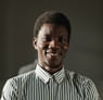 homme souriant