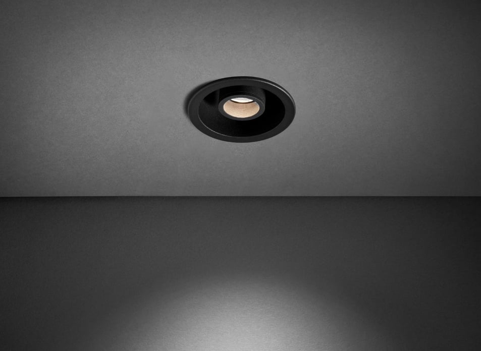 Foco empotrable IRIS SYSTEM de techo negro, con apertura de luz circular