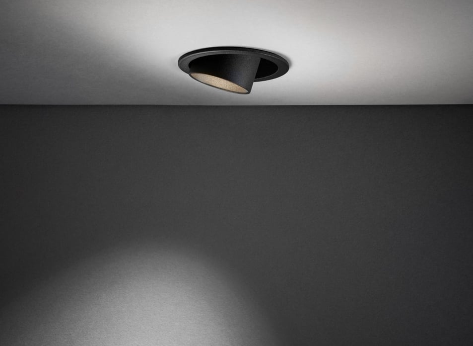 Foco empotrable LIAM giratorio de techo negro, con luz direccional ajustable