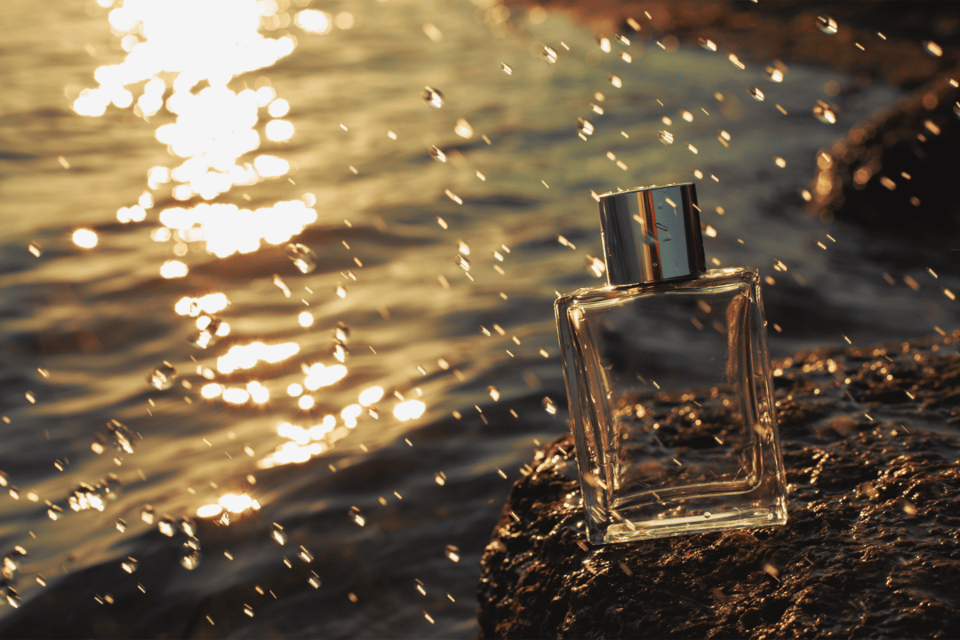  Eau de Toilette con notas de bergamota y cedro.