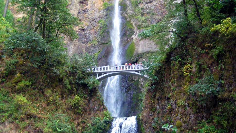 Columbia River Gorge, Oregon - Multnomah Falls and Benson Bridge view & hike to see the upper falls