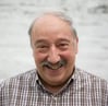 homme de 65 ans qui sourit