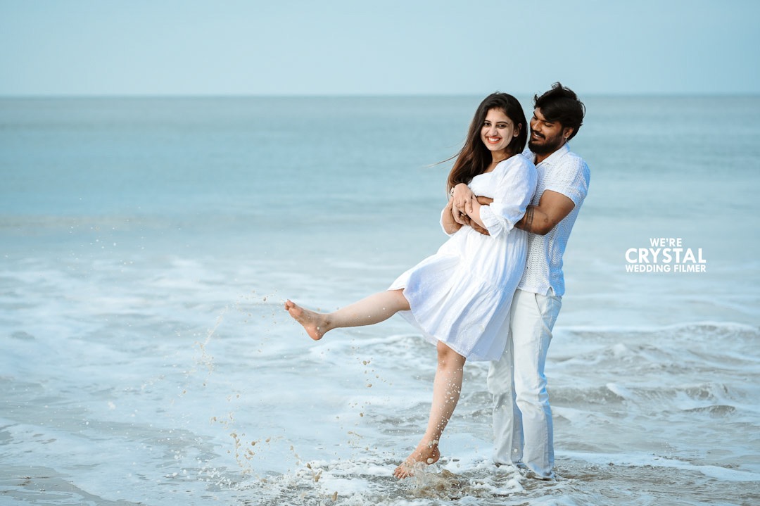 Couple photoshoot in a traditional Kerala houseboat for a unique save the date.