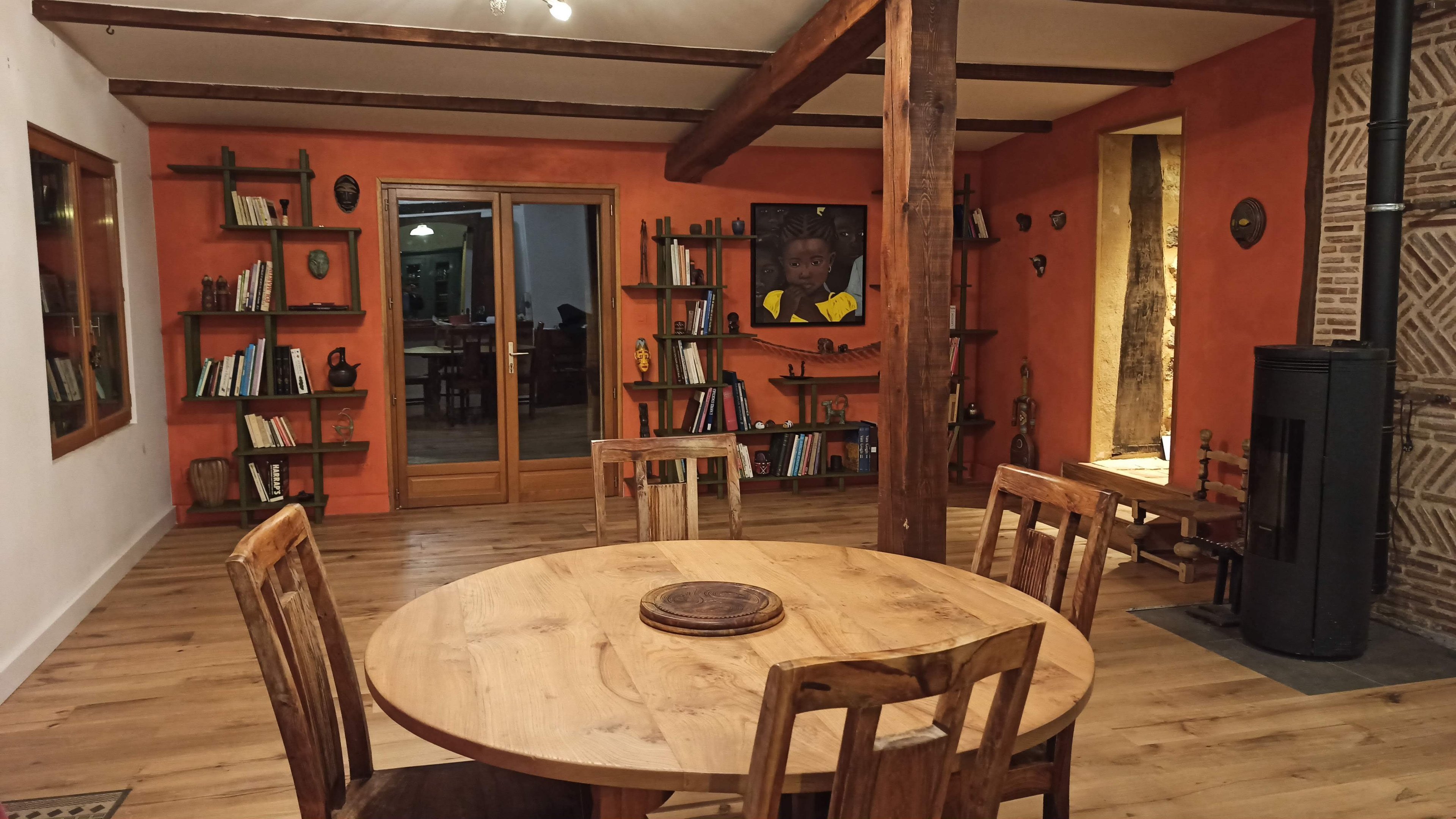 Bibliothèque d'atelier en pin massif peint, vue d'ensemble