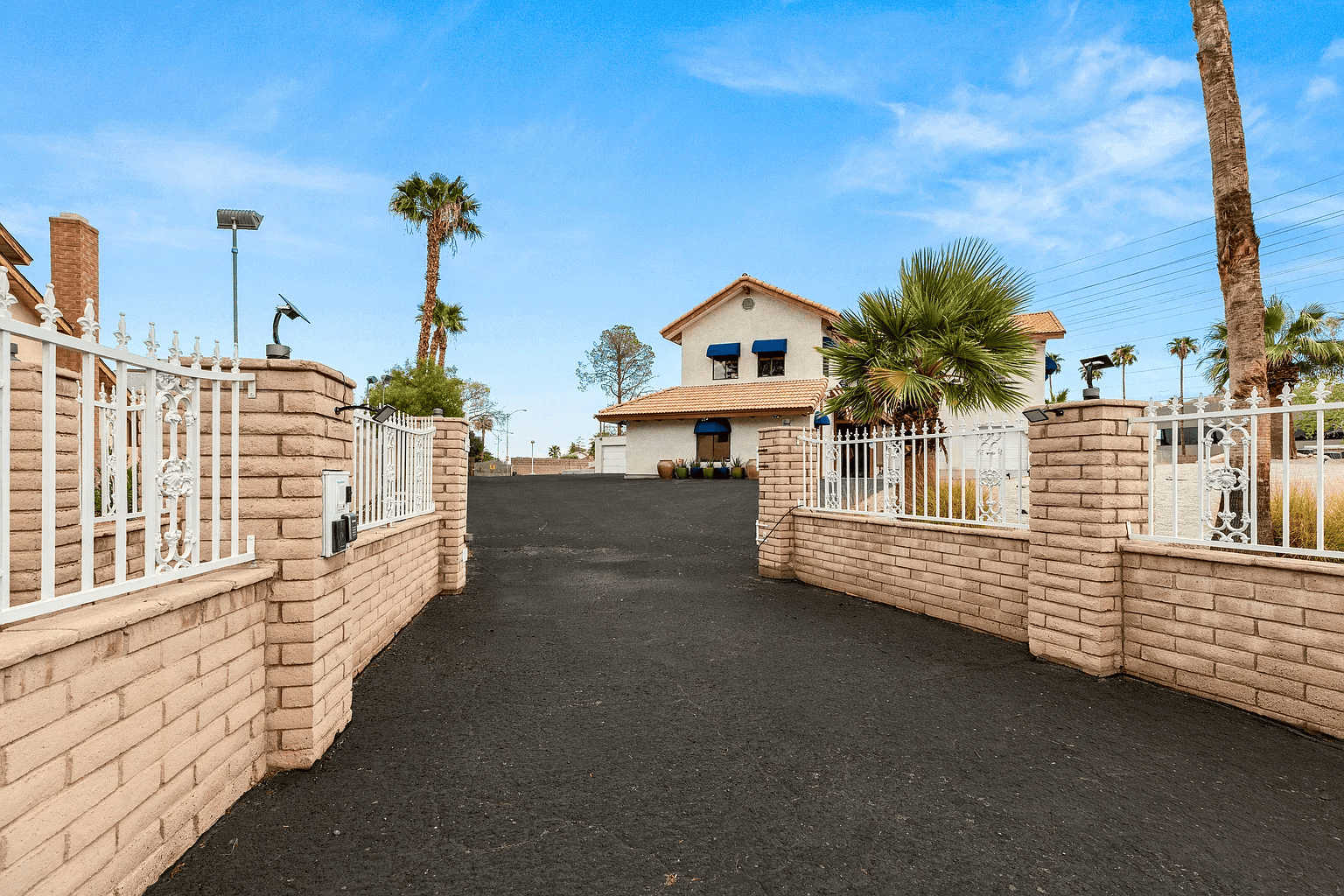 black and white bed linen