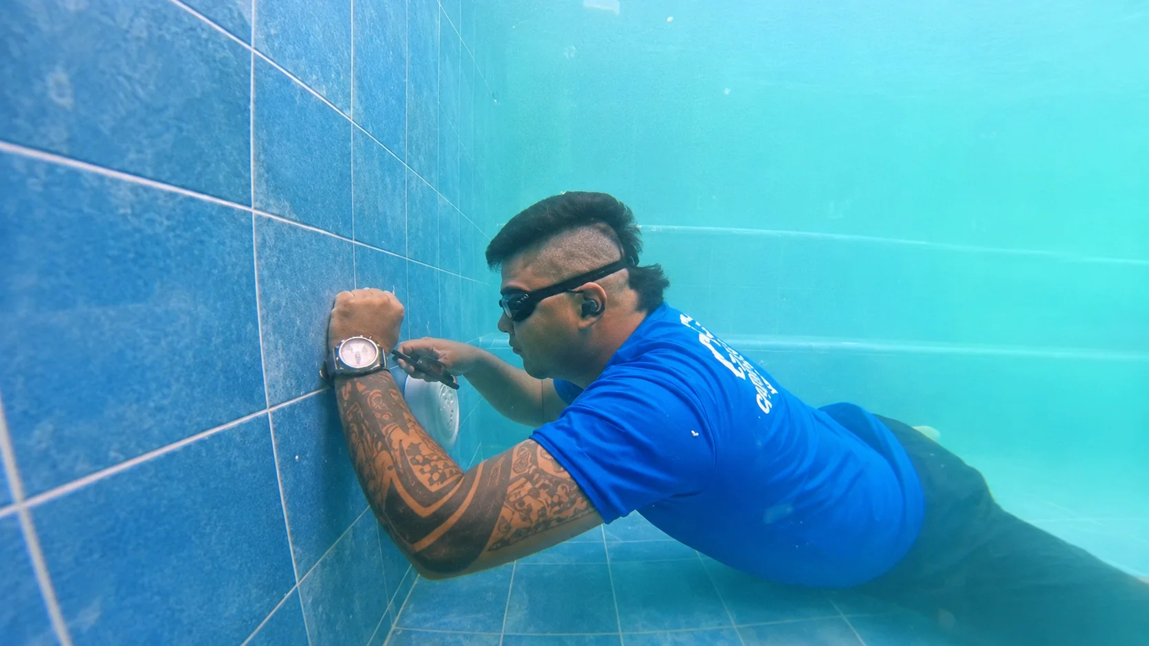Detección y reparación de fugas de agua en piscinas