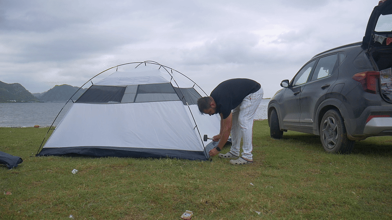 black and white bed linen
