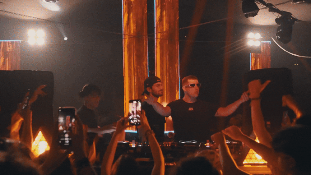 black and white bed linen