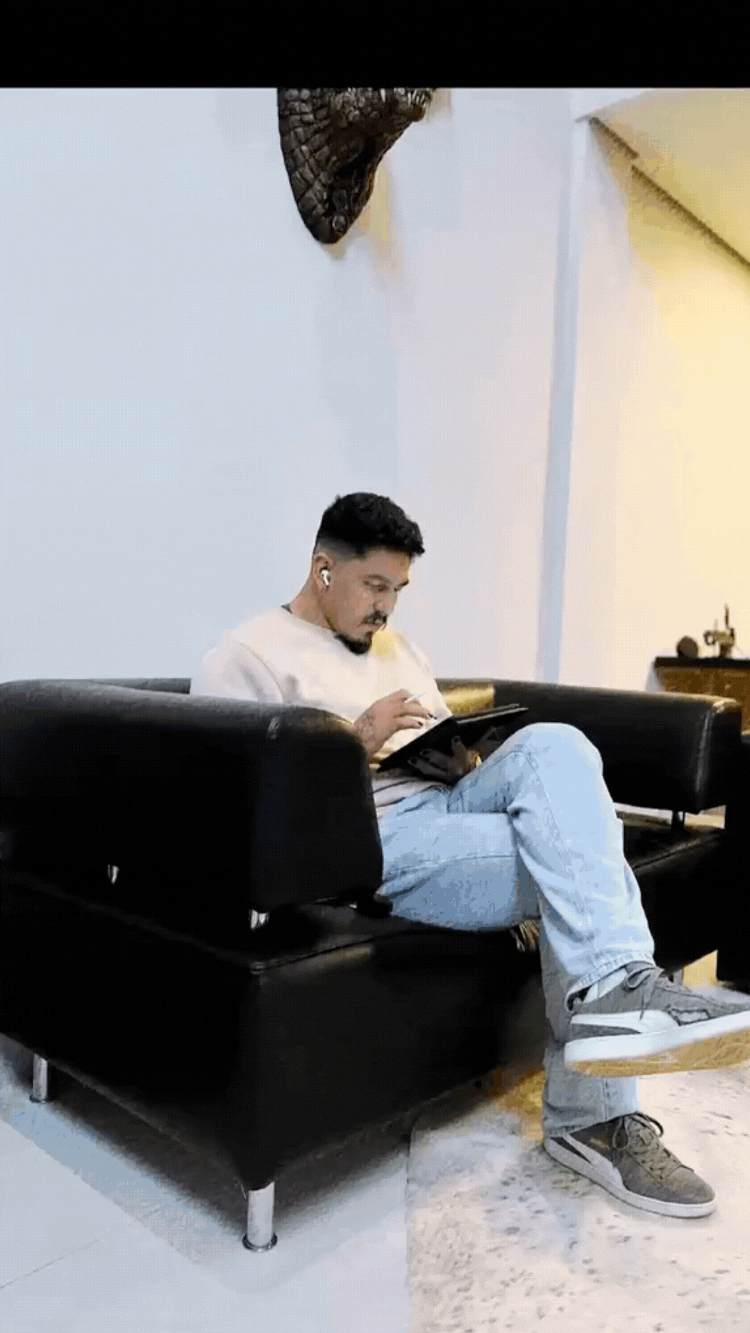 black and white bed linen