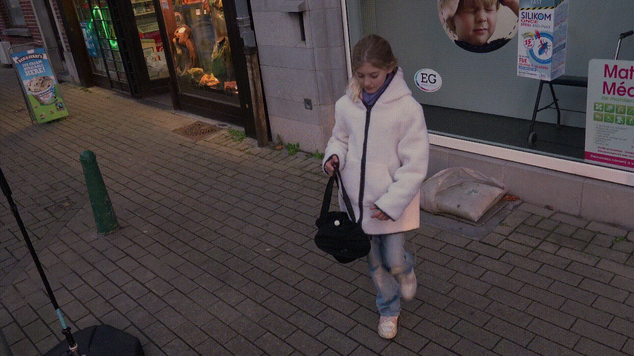 Utilisez Kidiwand pour marquer une pause et attirer l'attention des automobilistes pour traverser