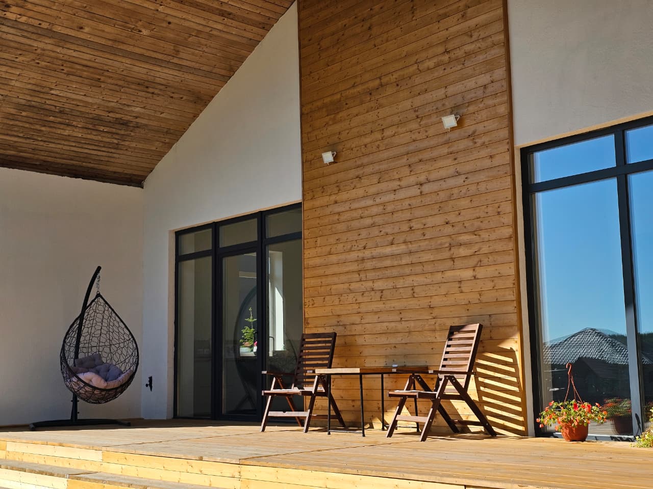 Вид на горы из гостевого дома Листва