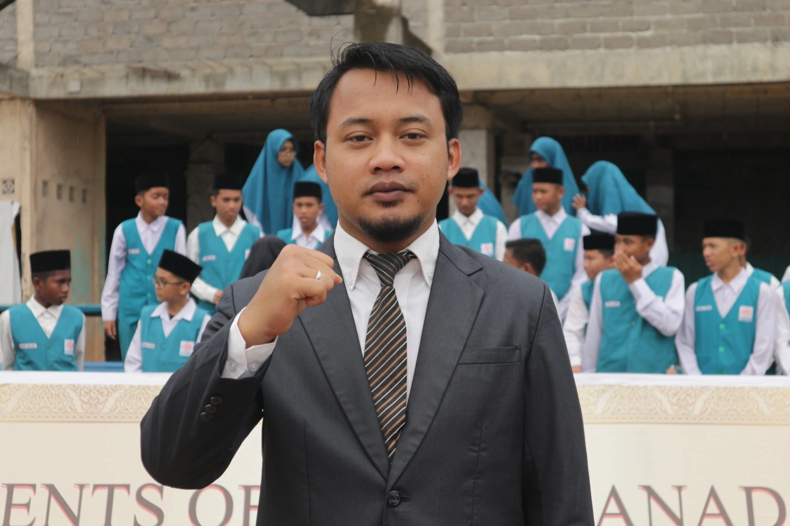 Ust. Naufal Azmi